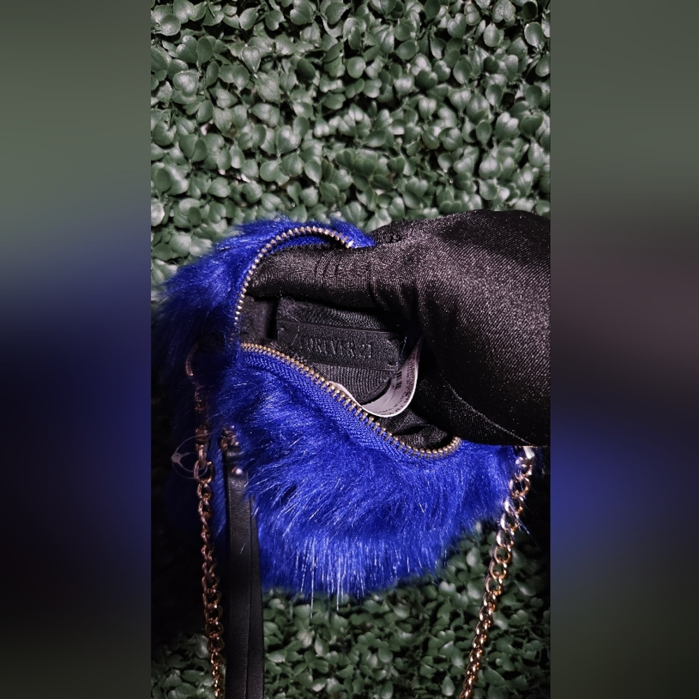 Forever 21 Vibrant Blue Faux Fur Crossbody Bag - Picture 6 of 6